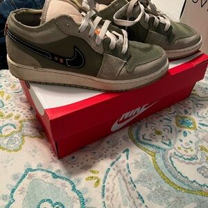 Nike Kids Green and Gray Sneakers